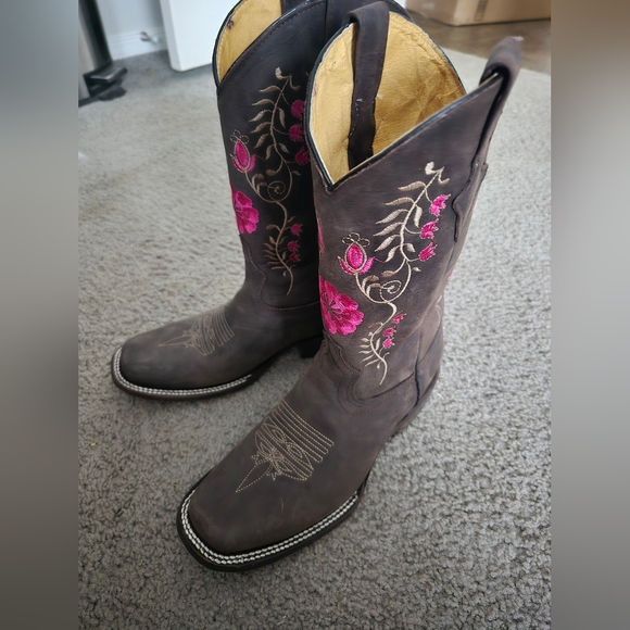 Boots - Picture 2 of 2